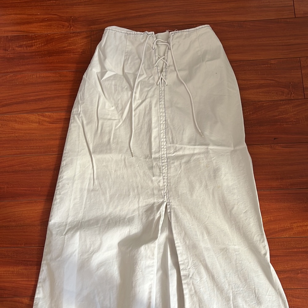 White a-line maxi skirt with contrast stitching